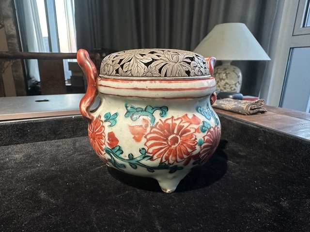 古玩陶瓷19世紀(jì) 紅綠彩香爐真品鑒賞圖