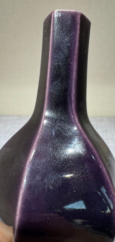 古玩陶瓷現代仿茄皮紫釉六棱葫蘆瓶真品鑒賞圖