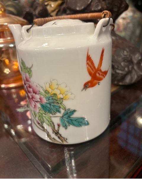 古玩陶瓷粉彩牡丹花鳥紋提梁壺真品鑒賞圖