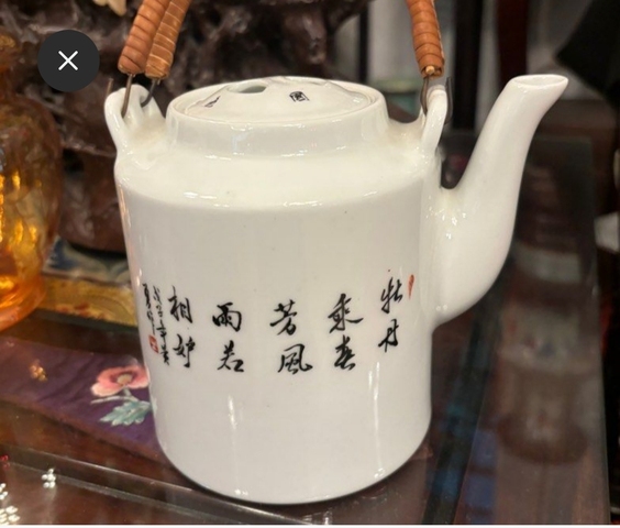 古玩陶瓷粉彩牡丹花鳥紋提梁壺真品鑒賞圖