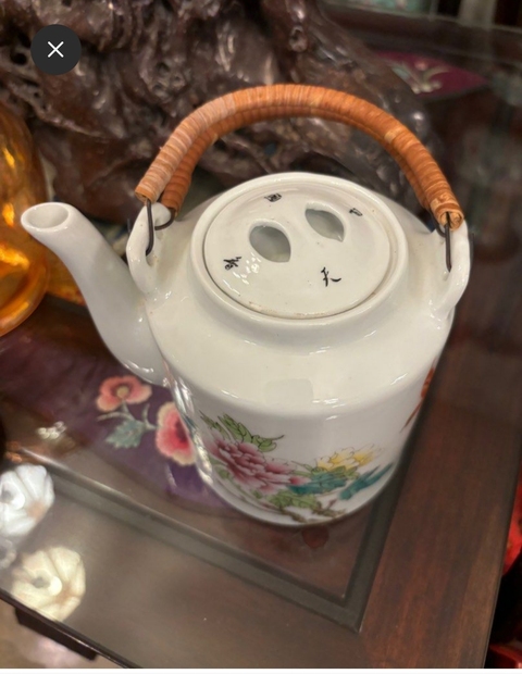 古玩陶瓷粉彩牡丹花鳥紋提梁壺真品鑒賞圖