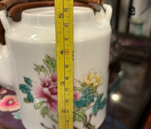 古玩陶瓷粉彩牡丹花鳥紋提梁壺真品鑒賞圖