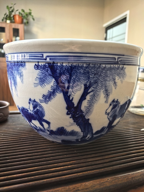 古玩陶瓷柳蔭棲馬紋青花缸真品鑒賞圖