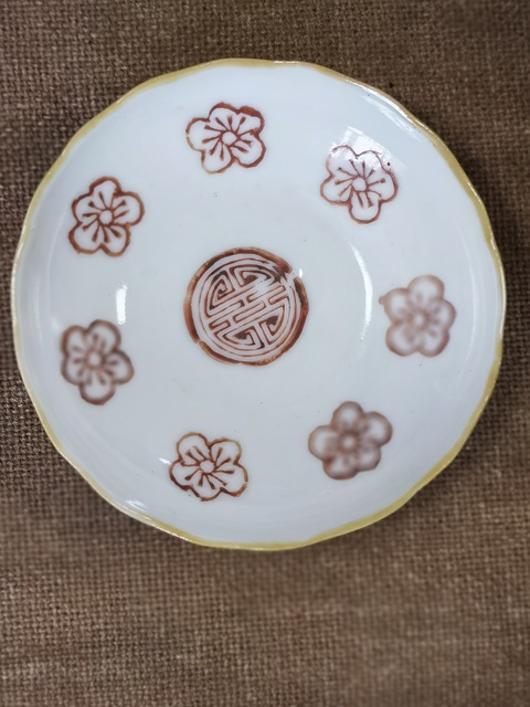 古玩陶瓷花間壽字紋礬紅杯盤真品鑒賞圖