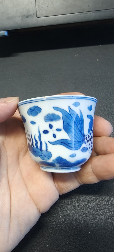 古玩陶瓷魚藻紋青花杯真品鑒賞圖