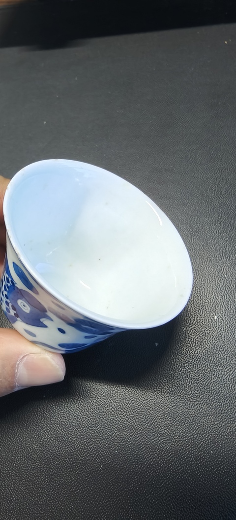 古玩陶瓷魚藻紋青花杯真品鑒賞圖