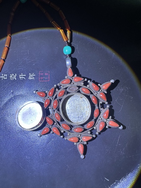 古玩玉器沙丁珊瑚吊墜真品鑒賞圖