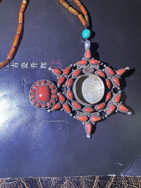 古玩玉器沙丁珊瑚吊墜真品鑒賞圖