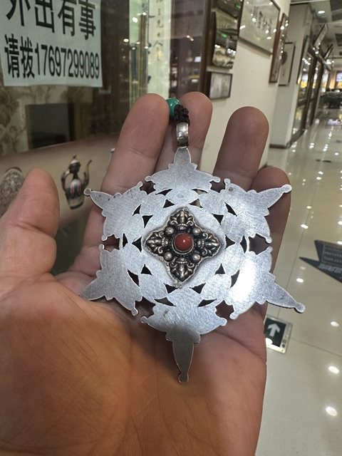 古玩玉器沙丁珊瑚吊墜真品鑒賞圖