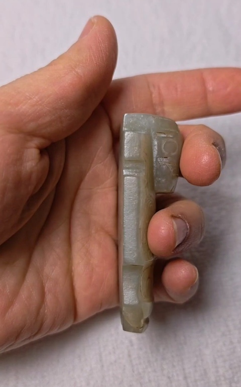 古玩玉器做舊仿西周“虺龍紋佩”真品鑒賞圖