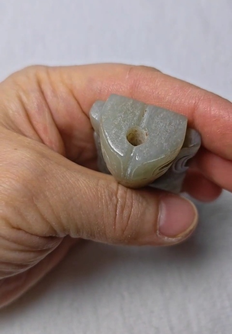 古玩玉器做舊仿西周“虺龍紋佩”真品鑒賞圖