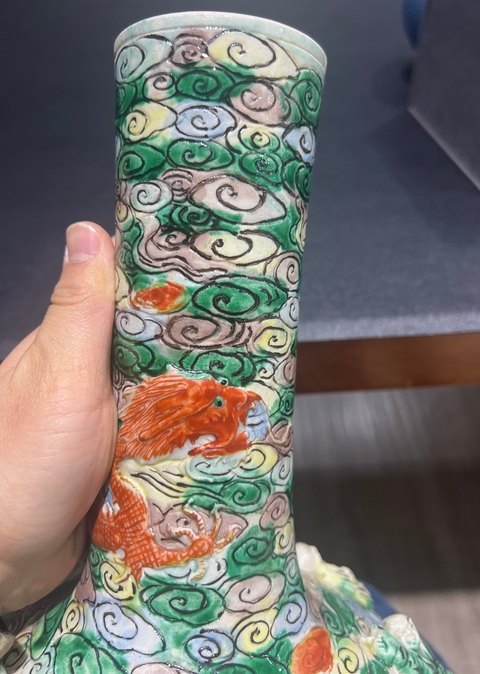 古玩陶瓷五彩十八羅漢天球瓶真品鑒賞圖