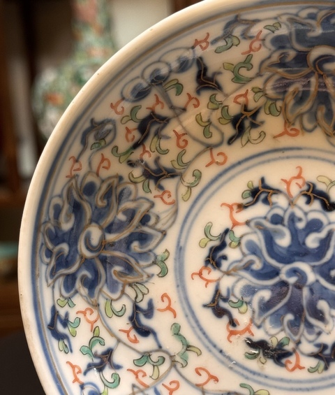 古玩陶瓷青花加彩花卉紋盤真品鑒賞圖