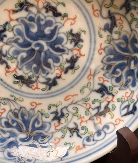 古玩陶瓷青花加彩花卉紋盤真品鑒賞圖