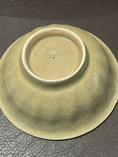 古玩陶瓷元代龍泉窯黃釉折沿碗真品鑒賞圖