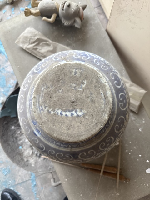 古玩陶瓷清代中晚期青花纏枝花卉紋蓋罐真品鑒賞圖