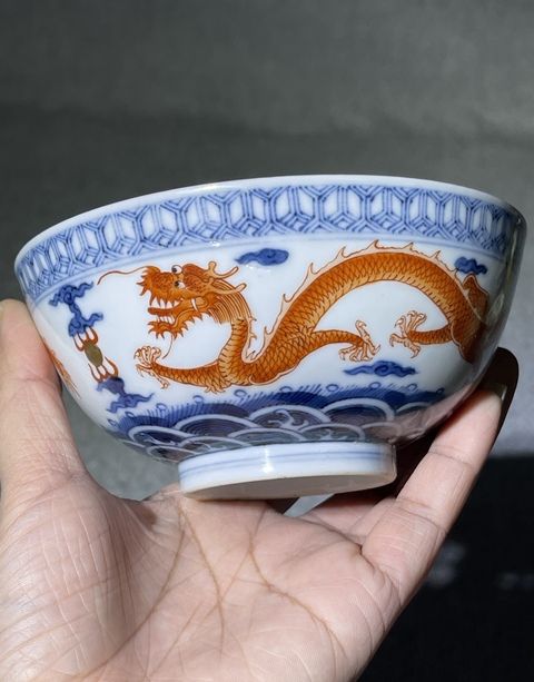 古玩陶瓷青花礬紅龍紋碗真品鑒賞圖