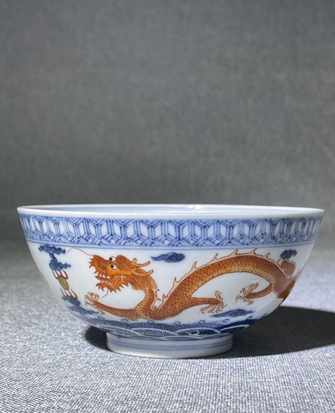 古玩陶瓷青花礬紅龍紋碗真品鑒賞圖