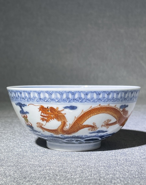 古玩陶瓷青花礬紅龍紋碗真品鑒賞圖