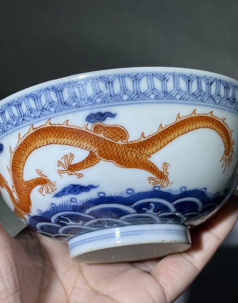 古玩陶瓷青花礬紅龍紋碗真品鑒賞圖