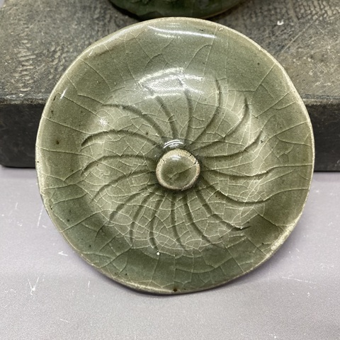 古玩陶瓷龍泉窯青釉蓋罐真品鑒賞圖