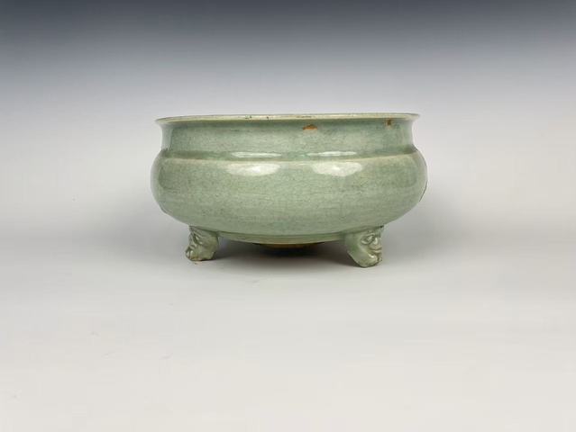 古玩陶瓷明晚期·龍泉獸面三足大爐拍賣，當(dāng)前價(jià)格776元