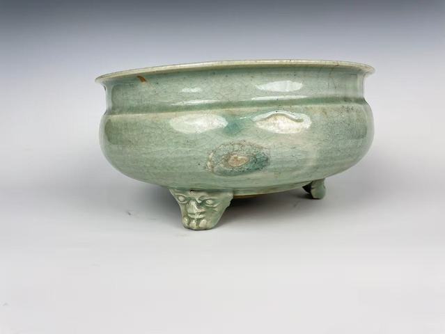 古玩陶瓷明晚期·龍泉獸面三足大爐拍賣，當(dāng)前價(jià)格776元