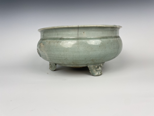 古玩陶瓷明晚期·龍泉獸面三足大爐拍賣，當(dāng)前價(jià)格776元