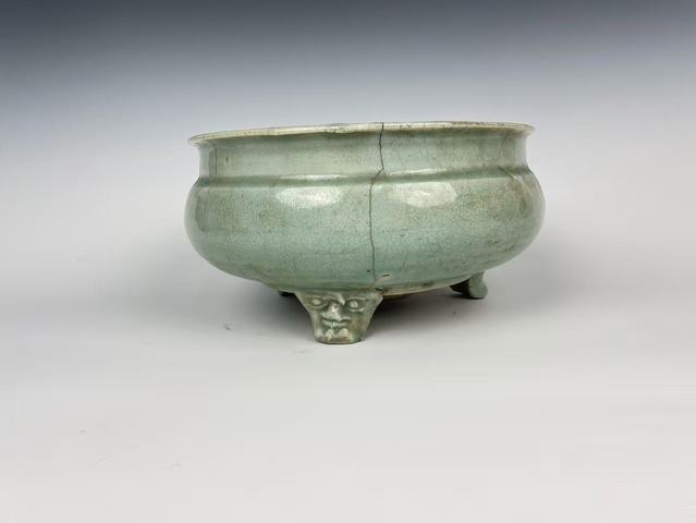 古玩陶瓷明晚期·龍泉獸面三足大爐拍賣，當(dāng)前價(jià)格776元
