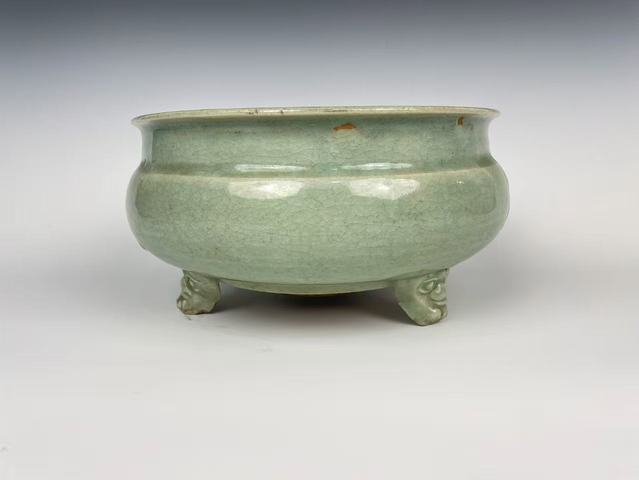 古玩陶瓷明晚期·龍泉獸面三足大爐拍賣，當(dāng)前價(jià)格776元