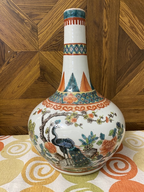 古玩陶瓷《實物保真》全品清晚期五彩孔雀牡丹紋天球瓶拍賣，當前價格6800元