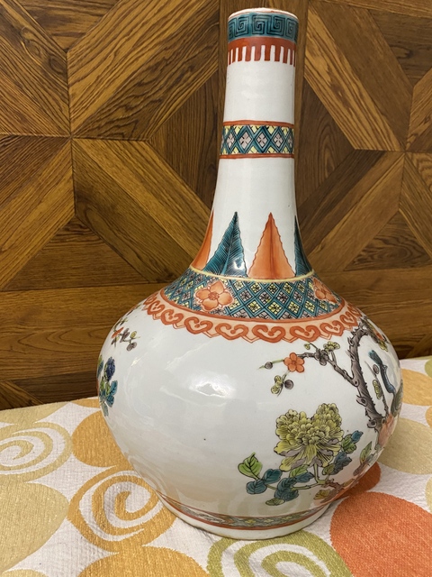 古玩陶瓷《實物保真》全品清晚期五彩孔雀牡丹紋天球瓶拍賣，當前價格6800元