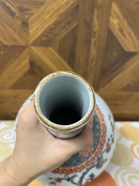 古玩陶瓷《實物保真》全品清晚期五彩孔雀牡丹紋天球瓶拍賣，當前價格6800元