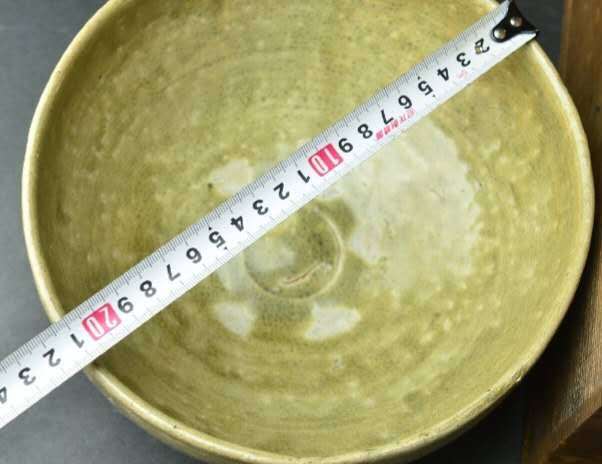 古玩陶瓷越窯系青釉碗真品鑒賞圖