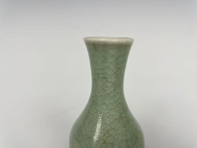 古玩陶瓷清中期·朗窯綠瓶拍賣，當(dāng)前價格0元