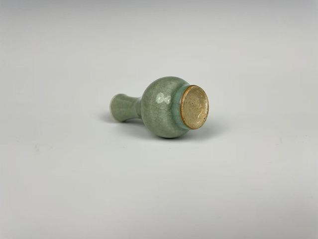 古玩陶瓷清中期·朗窯綠瓶拍賣，當(dāng)前價格0元