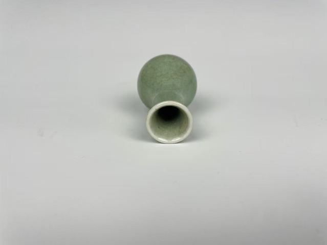 古玩陶瓷清中期·朗窯綠瓶拍賣，當(dāng)前價格0元