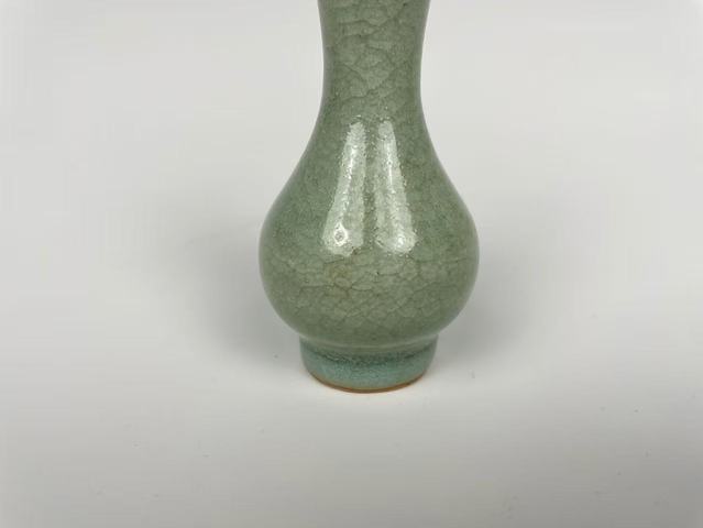 古玩陶瓷清中期·朗窯綠瓶拍賣，當(dāng)前價格0元