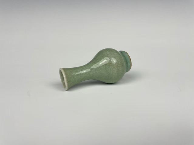 古玩陶瓷清中期·朗窯綠瓶拍賣，當(dāng)前價格0元