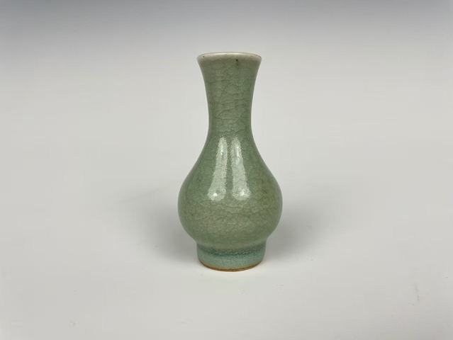 古玩陶瓷清中期·朗窯綠瓶拍賣，當(dāng)前價格0元