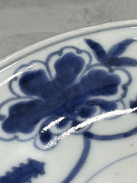 古玩陶瓷花卉紋青花盤真品鑒賞圖