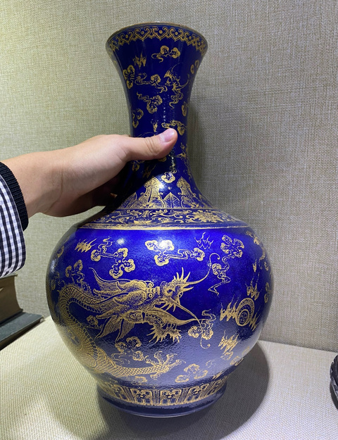 古玩陶瓷霽藍釉描金龍鳳紋賞瓶，注意一下金彩真品鑒賞圖