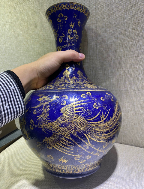 古玩陶瓷霽藍釉描金龍鳳紋賞瓶，注意一下金彩真品鑒賞圖