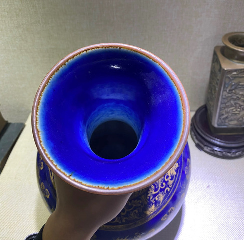 古玩陶瓷霽藍釉描金龍鳳紋賞瓶，注意一下金彩真品鑒賞圖