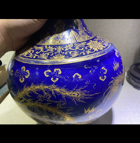 古玩陶瓷霽藍釉描金龍鳳紋賞瓶，注意一下金彩真品鑒賞圖