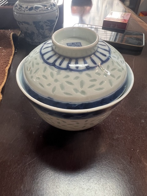 古玩陶瓷玲瓏瓷青花蓋碗真品鑒賞圖