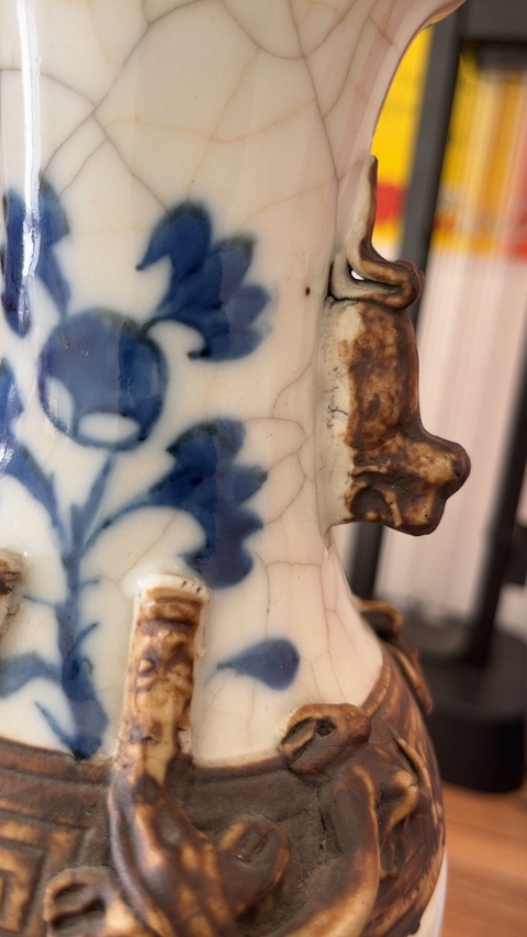 古玩陶瓷哥釉地鐵銹釉青花瓶真品鑒賞圖