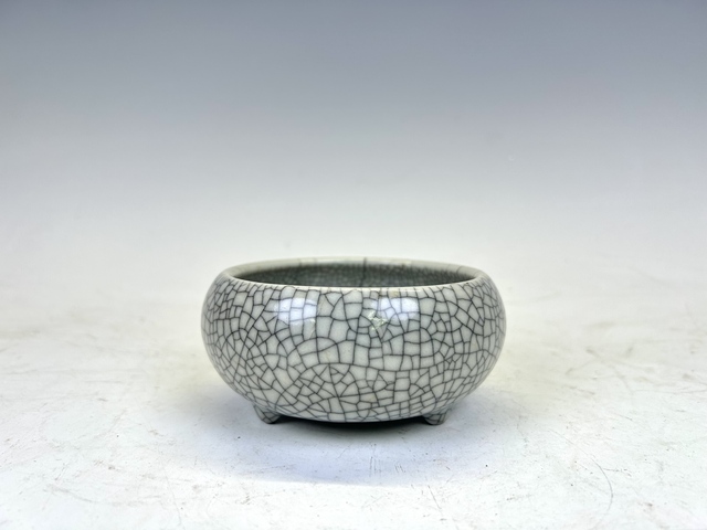 古玩陶瓷清中期·哥釉三足水呈拍賣，當前價格776元