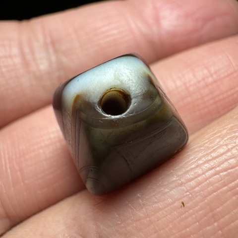 古玩玉器纏絲瑪瑙珠真品鑒賞圖