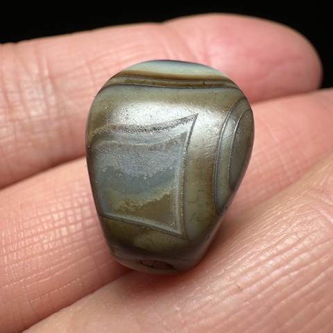 古玩玉器纏絲瑪瑙珠真品鑒賞圖